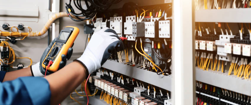 Safety gear - voltage detector